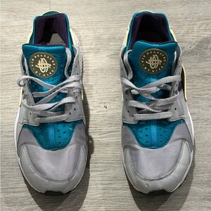 Nike Huaraches - Men’s Sneakers